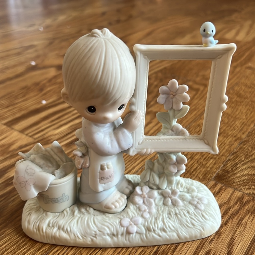 Precious Moments figurine #E-2823 “To God Be The Glory”